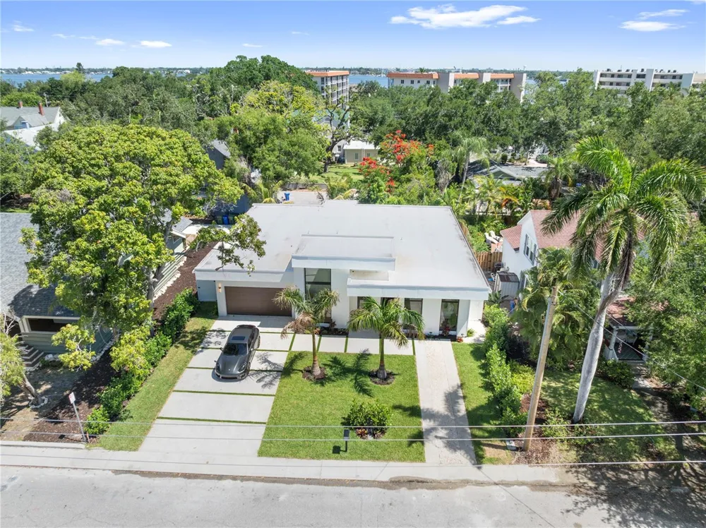1544 3RD AVENUE W Bradenton, FL 34205