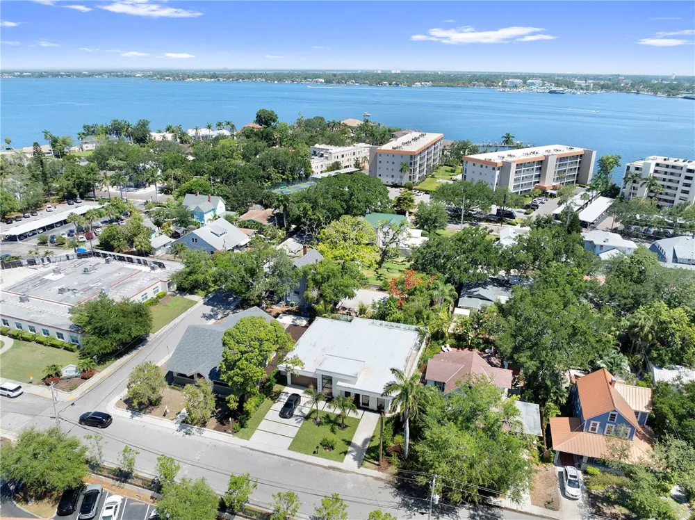 1544 3RD AVENUE W Bradenton, FL 34205