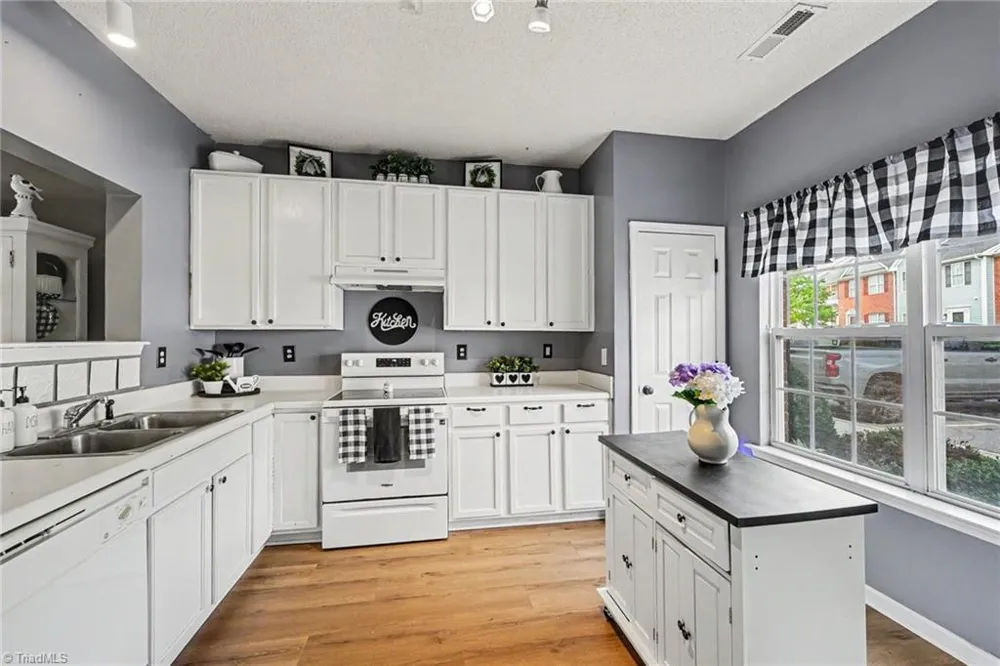 1406 Brittany Way Archdale, NC 27263