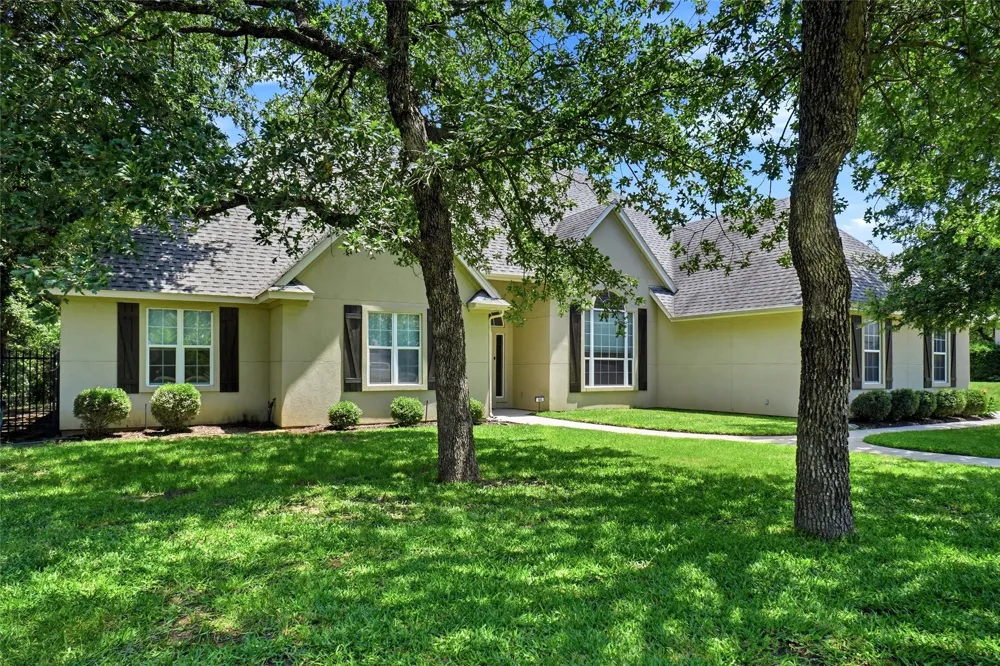 102 Manders Court Runaway Bay, TX 76426