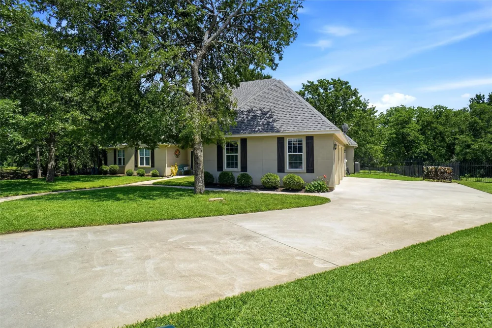 102 Manders Court Runaway Bay, TX 76426