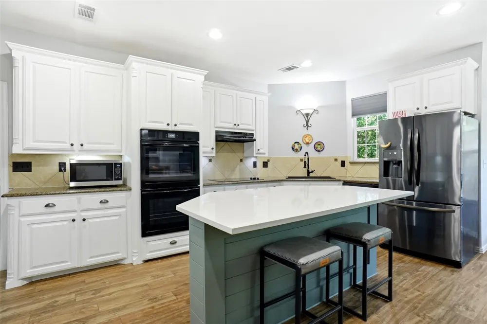 102 Manders Court Runaway Bay, TX 76426
