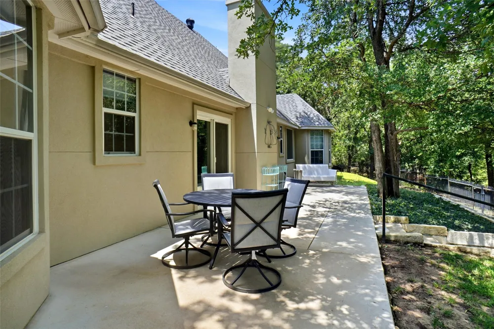 102 Manders Court Runaway Bay, TX 76426