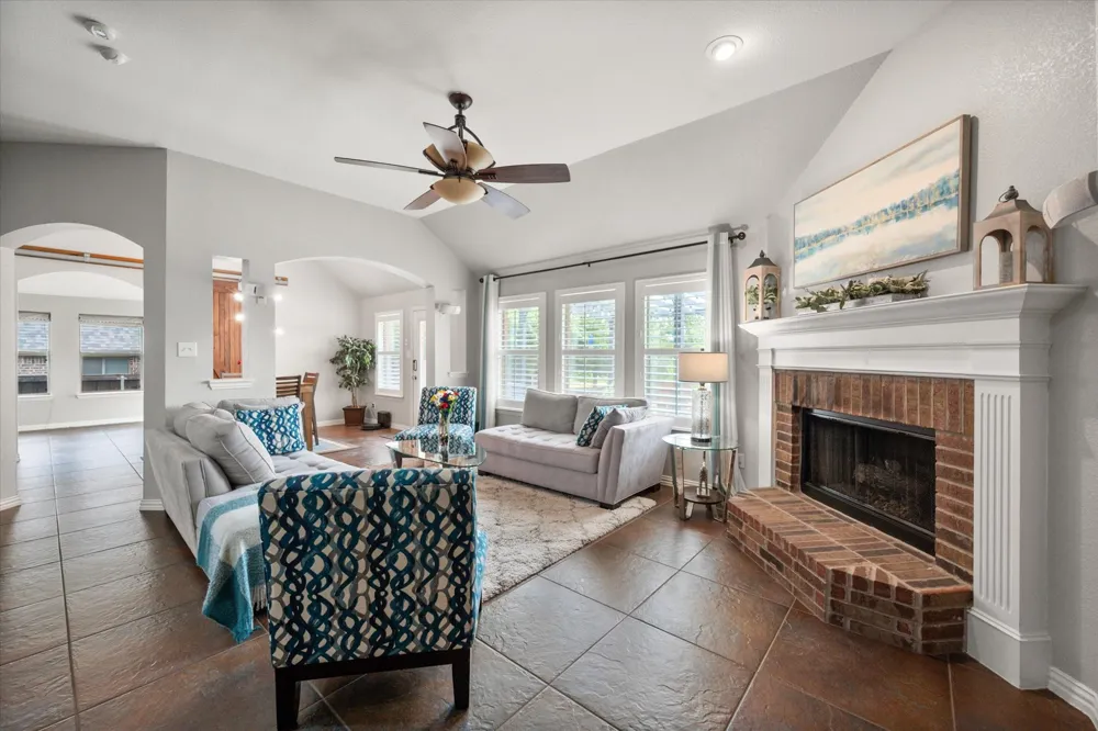 905 Killian Drive Mansfield, TX 76063