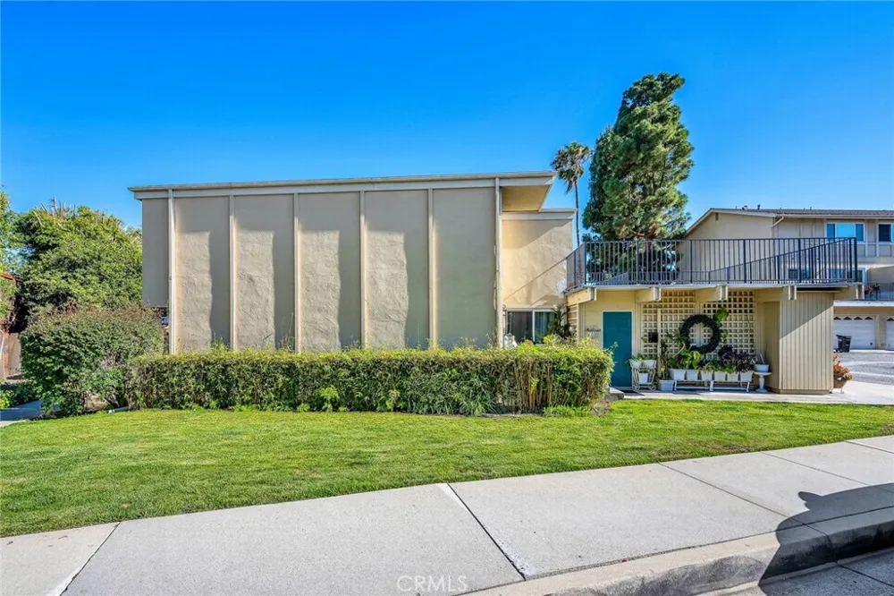 1948 Rolling Vista Drive #41 Lomita, CA 90717