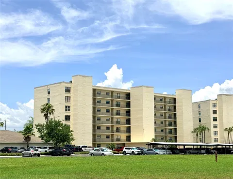 1000 COVE CAY DRIVE #4D