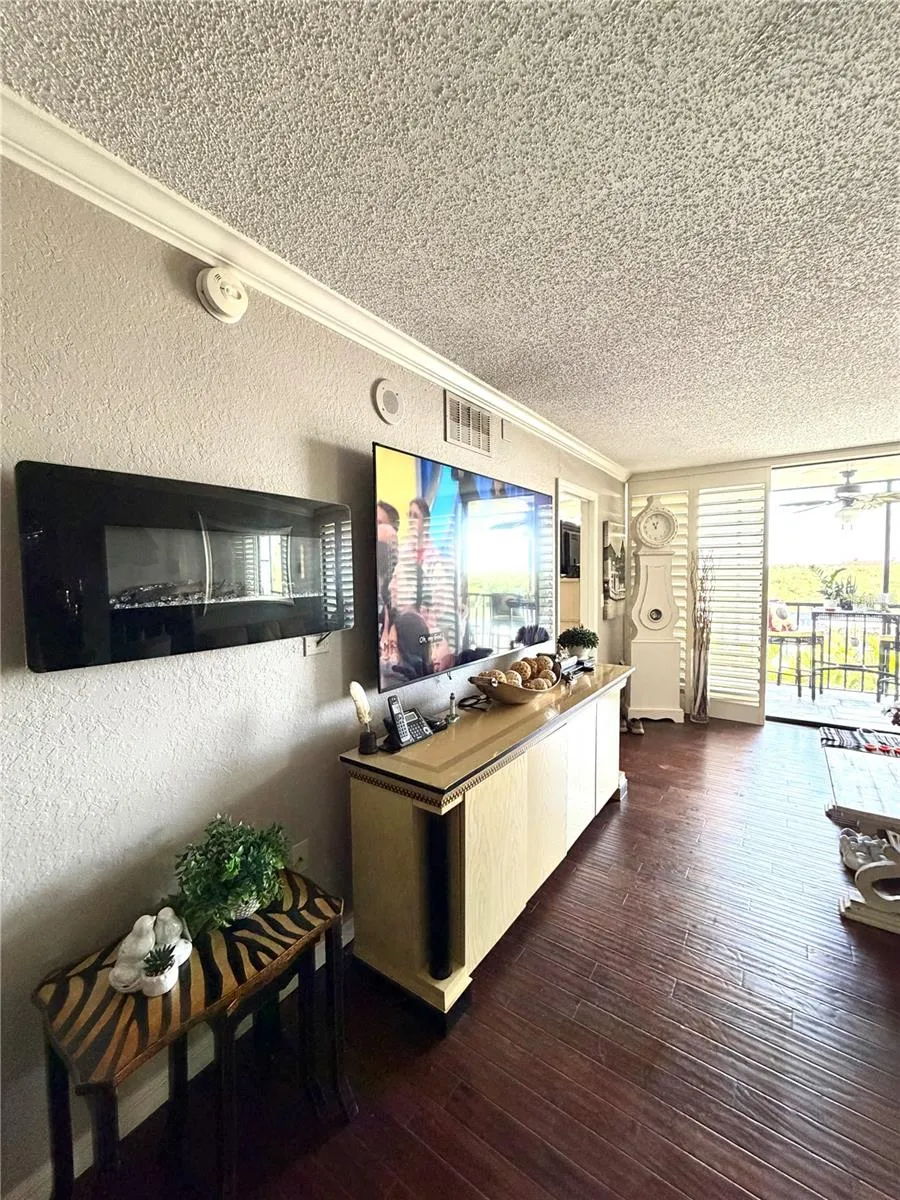 1000 COVE CAY DRIVE #4D Clearwater, FL 33760