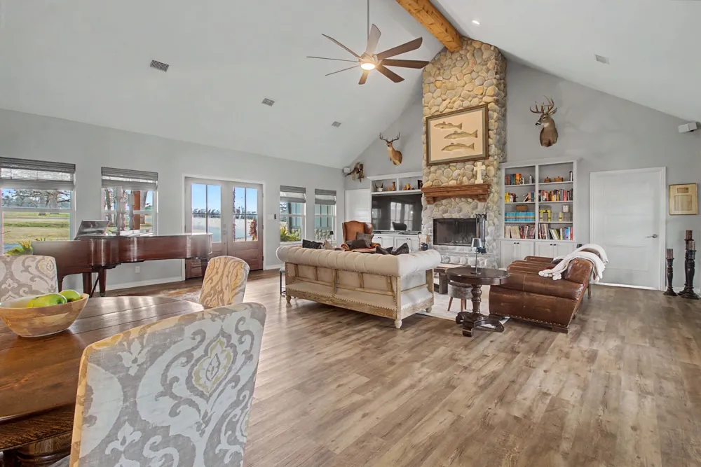 9748 County Road 1200 Athens, TX 75751