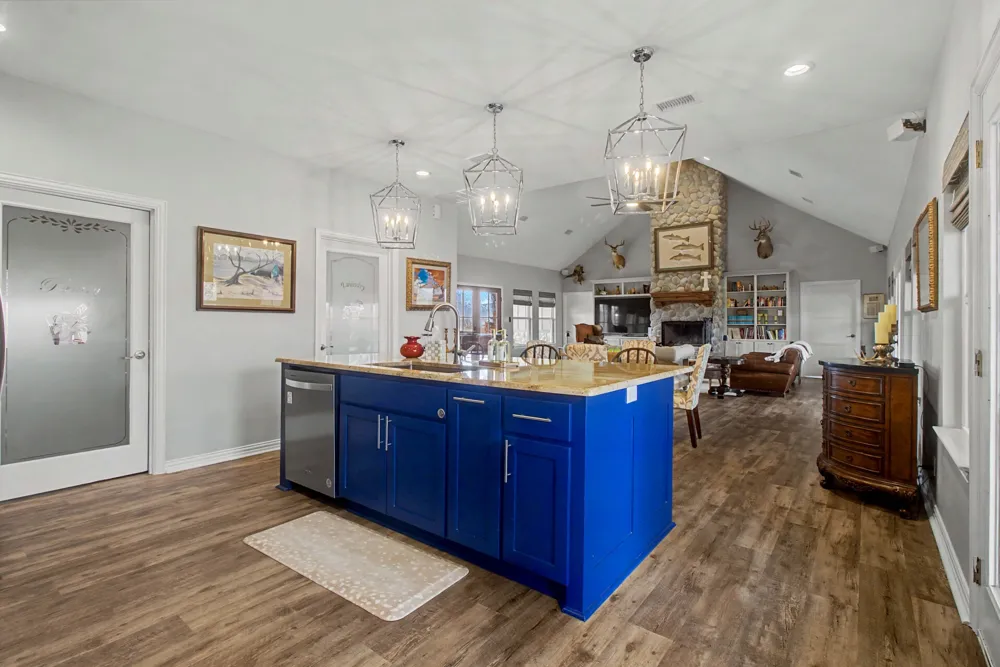 9748 County Road 1200 Athens, TX 75751