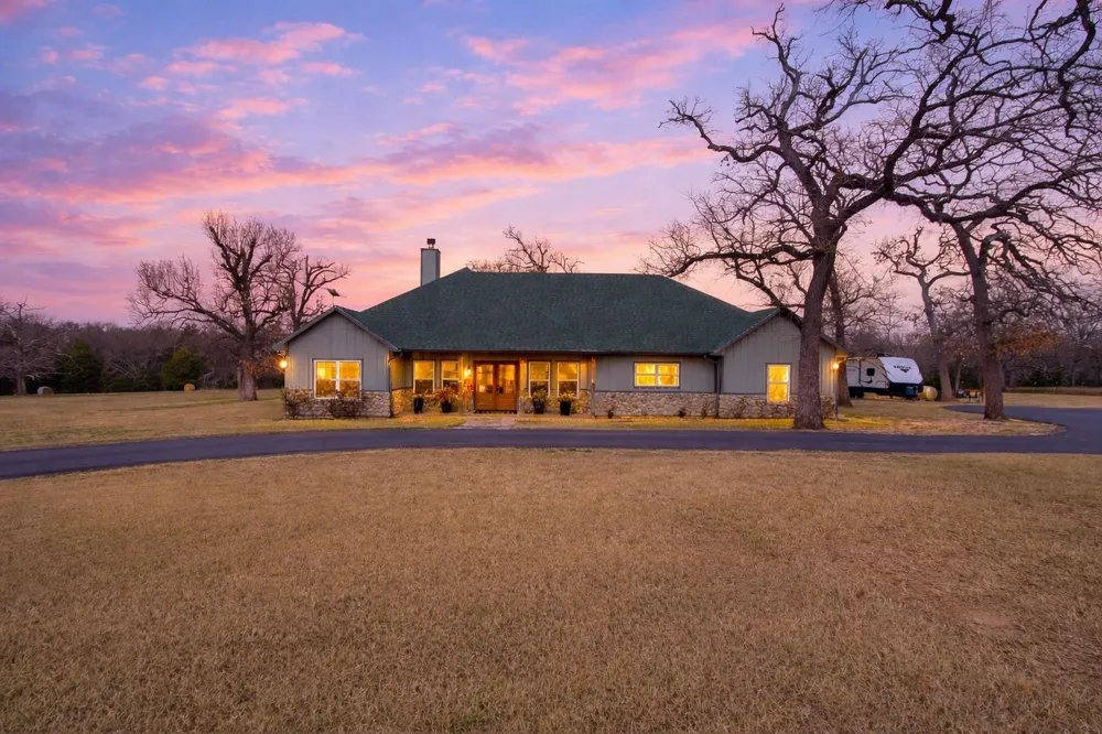 9748 County Road 1200 Athens, TX 75751