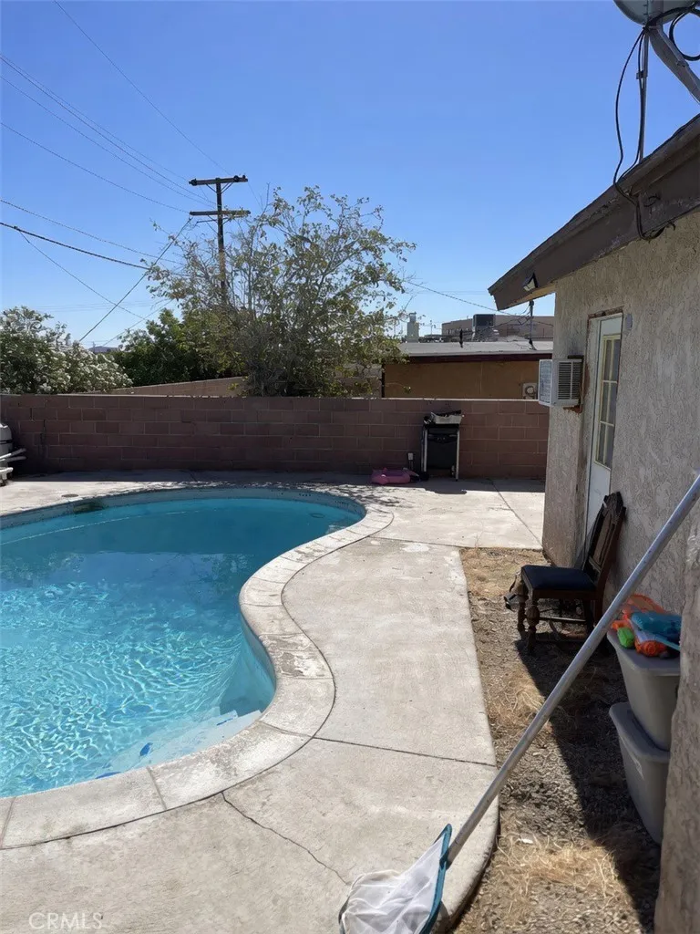 641 Lance Barstow, CA 92311