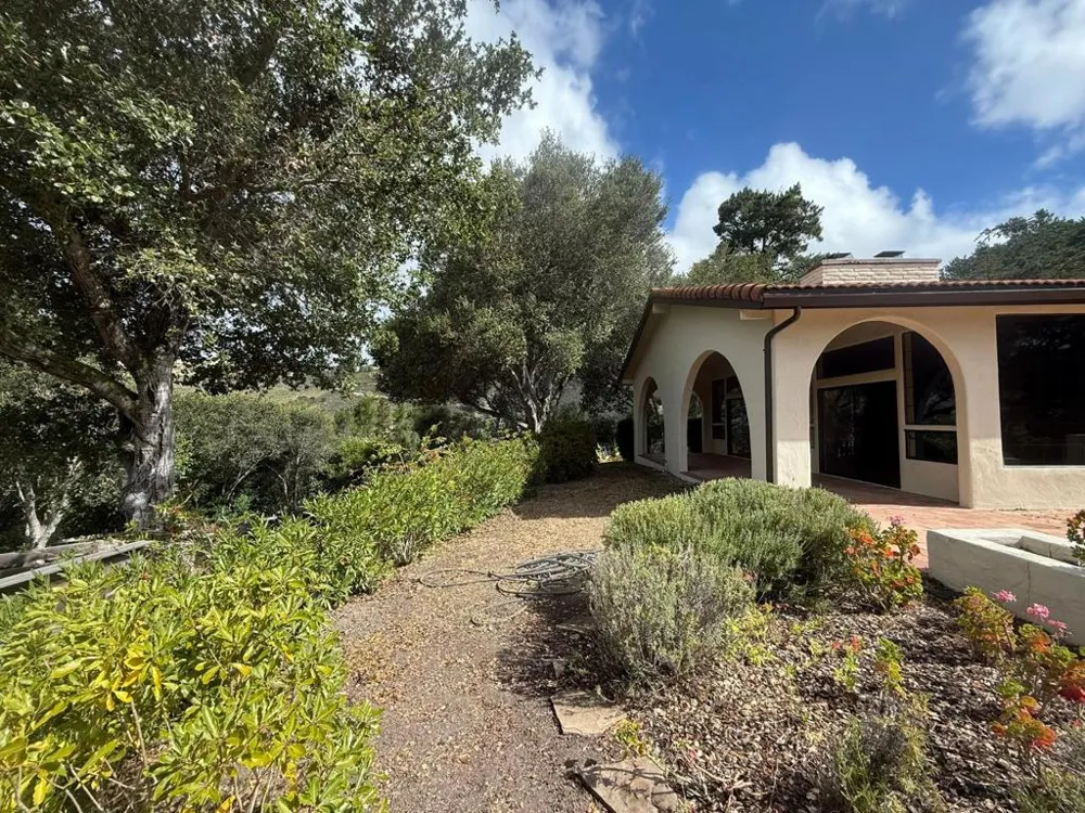 11585 Mccarthy Road Carmel Valley, CA 93924
