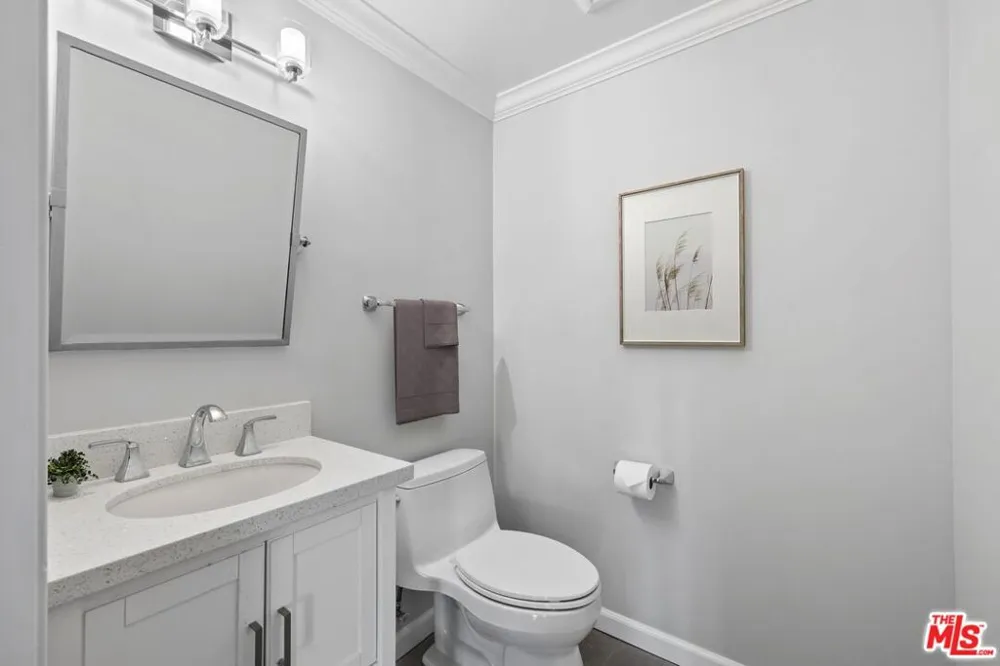1018 4th Street #203 Santa Monica, CA 90403