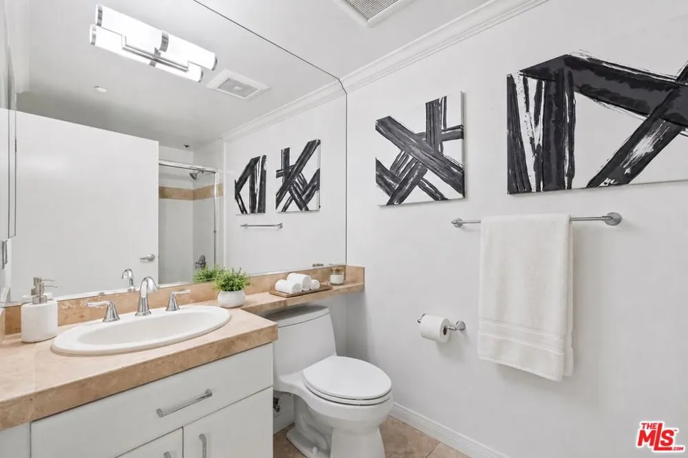 1018 4th Street #203 Santa Monica, CA 90403