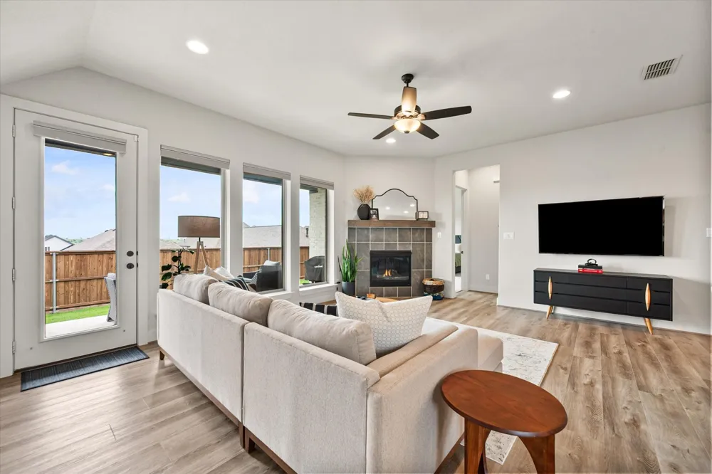 121 Tierra Blanca Lane Rhome, TX 76078