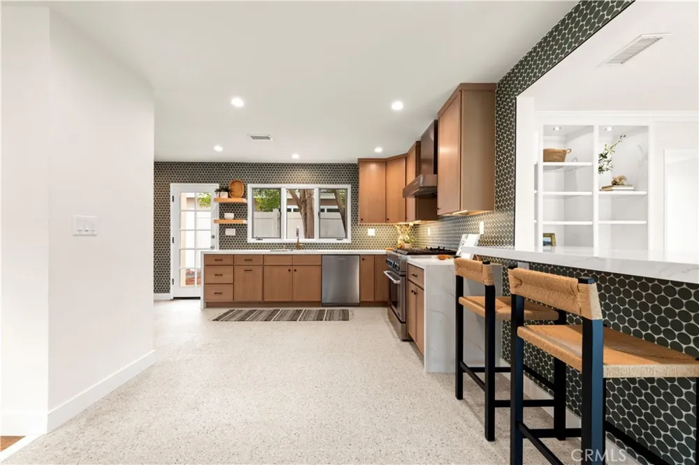 640 Island View Seal Beach, CA 90740