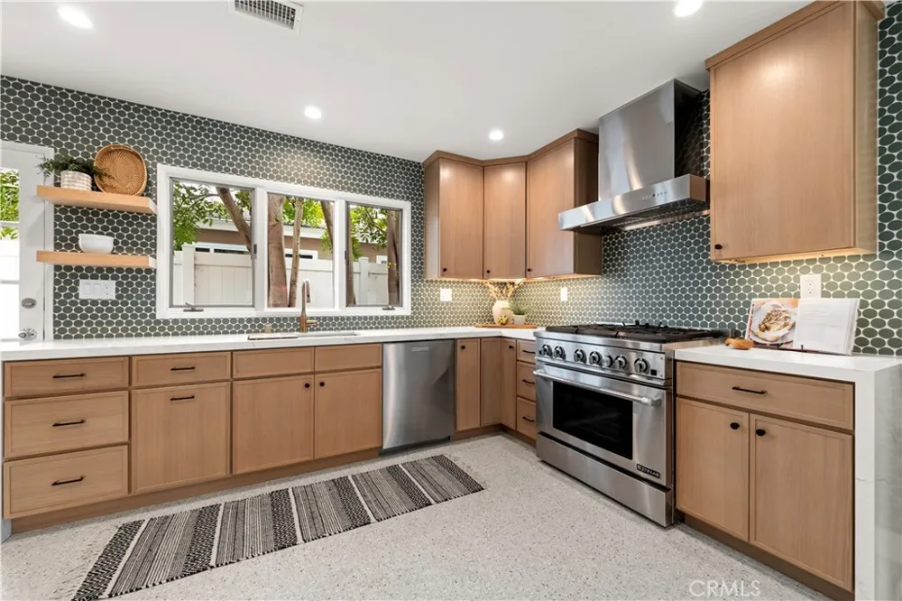 640 Island View Seal Beach, CA 90740