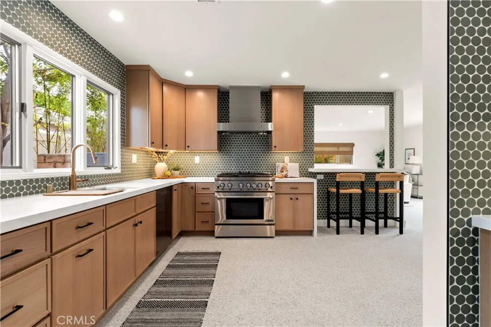 640 Island View Seal Beach, CA 90740