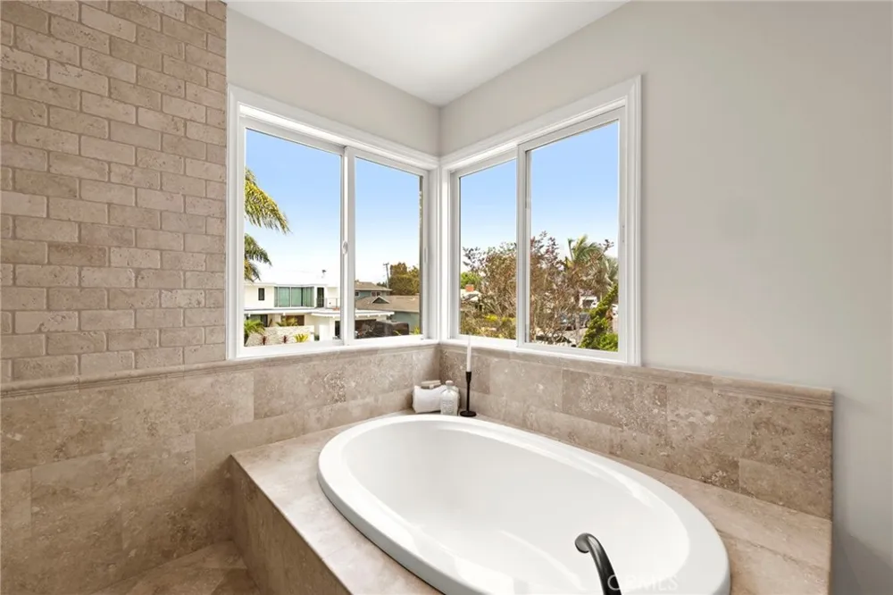 640 Island View Seal Beach, CA 90740