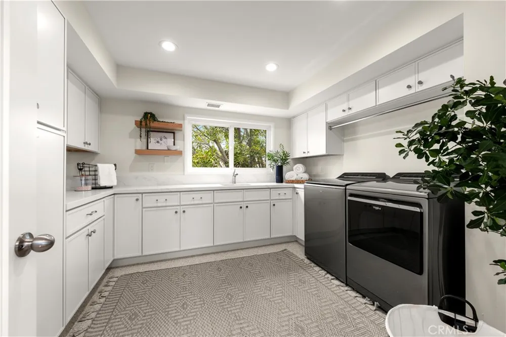 640 Island View Seal Beach, CA 90740
