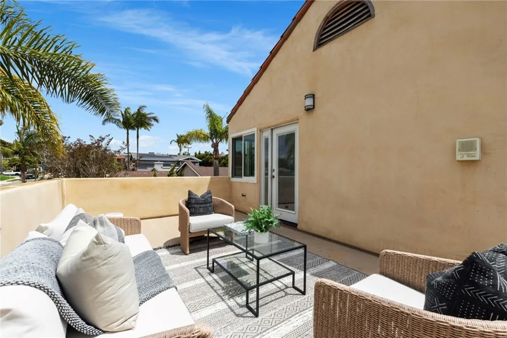 640 Island View Seal Beach, CA 90740