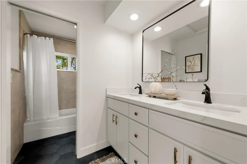 640 Island View Seal Beach, CA 90740