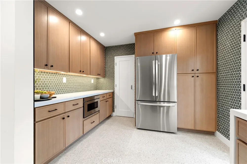640 Island View Seal Beach, CA 90740