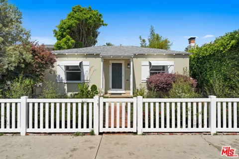 815 Crestmoore Place