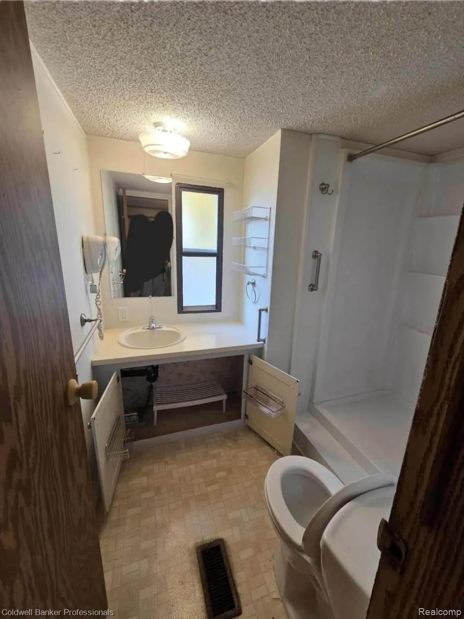 108 Deer Run Lapeer City, MI 48446