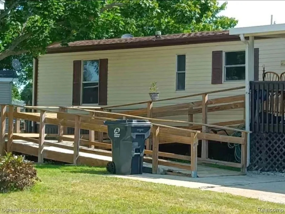 108 Deer Run Lapeer City, MI 48446