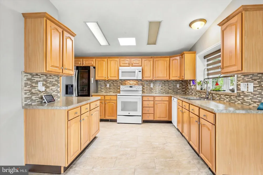 168 DORIAN DRIVE Williamstown, NJ 08094