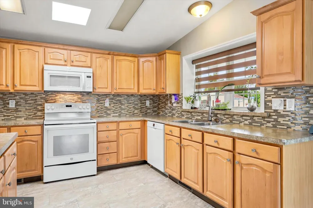168 DORIAN DRIVE Williamstown, NJ 08094