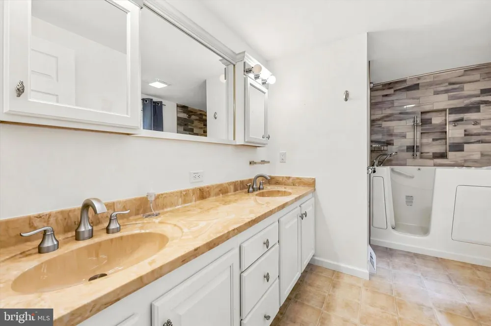 168 DORIAN DRIVE Williamstown, NJ 08094