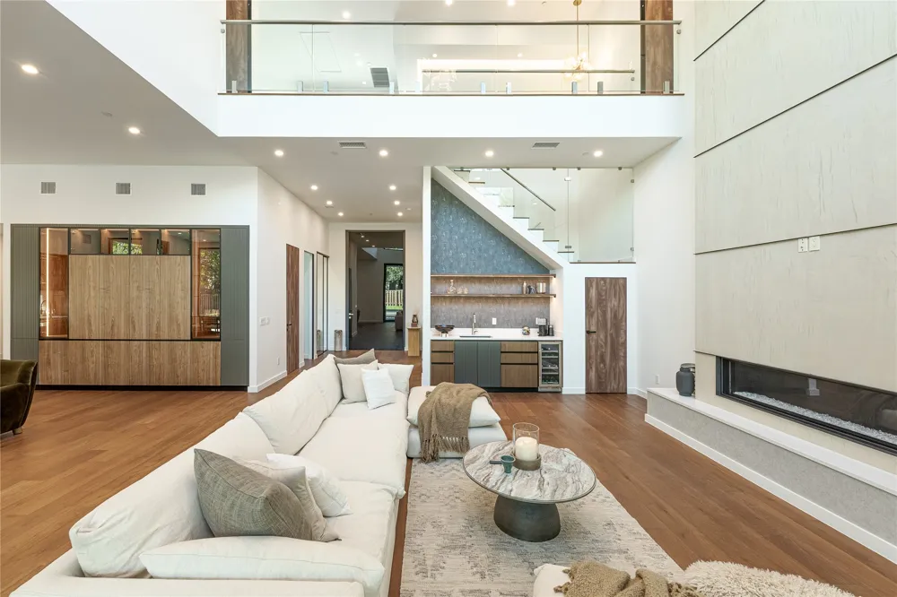 614 Robin Dale Drive Lakeway, TX 78734