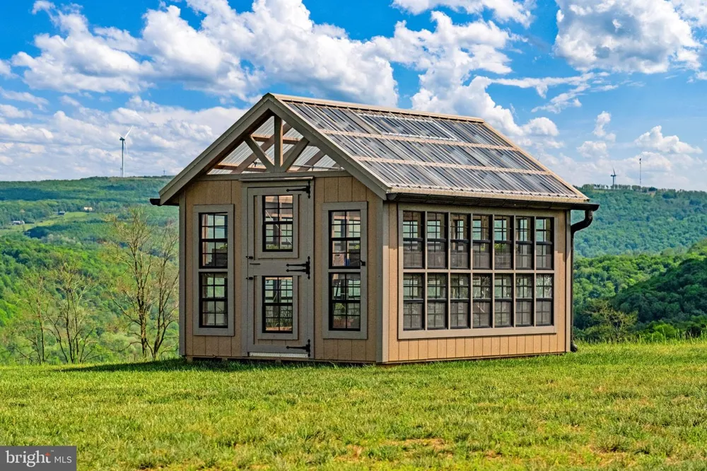 820 SHADYSIDE ROAD Elk Garden, WV 26717