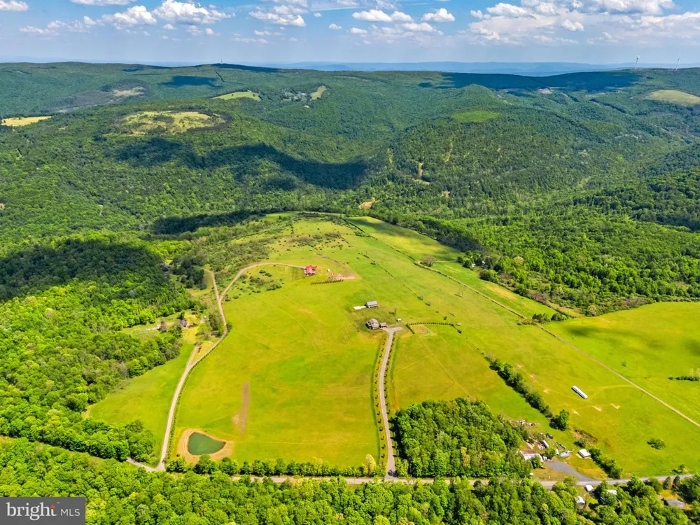 820 SHADYSIDE ROAD Elk Garden, WV 26717