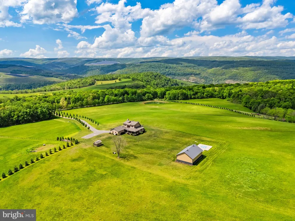 820 SHADYSIDE ROAD Elk Garden, WV 26717