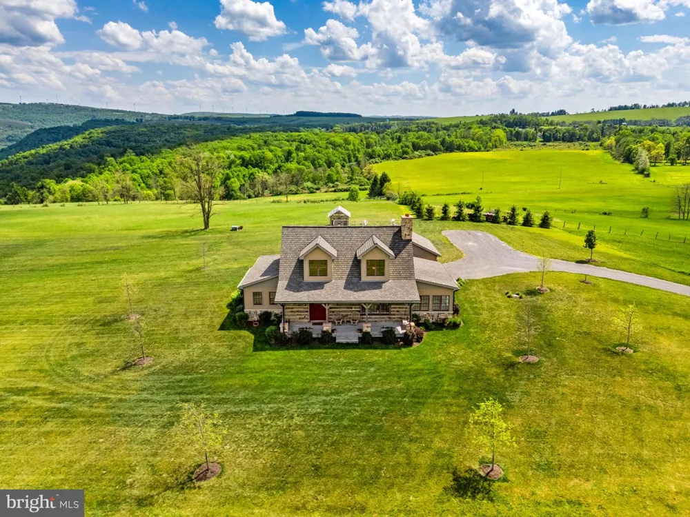 820 SHADYSIDE ROAD Elk Garden, WV 26717