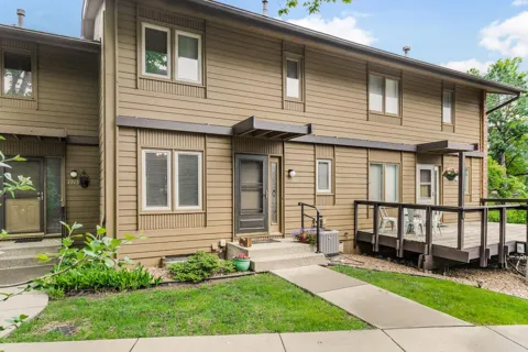 1217 Brighton Square