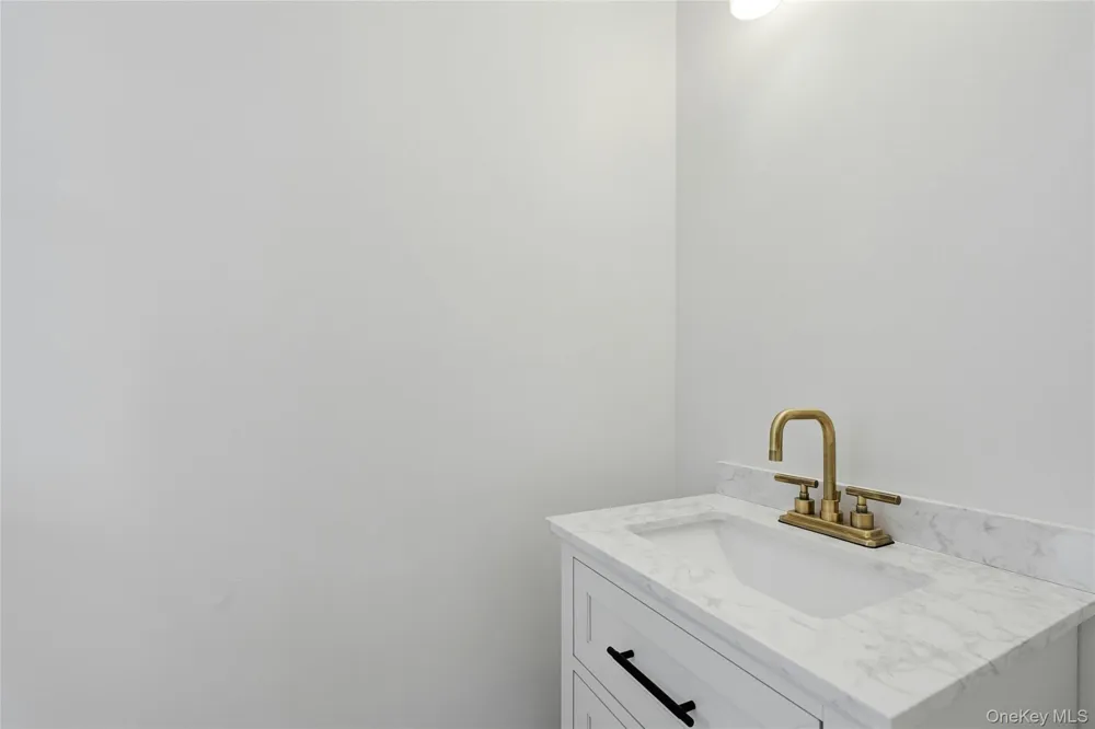 192 Iceland Drive South Huntington, NY 11746