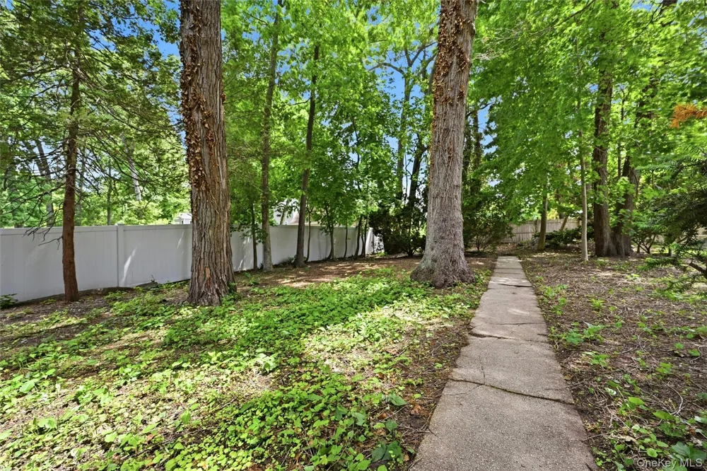 192 Iceland Drive South Huntington, NY 11746