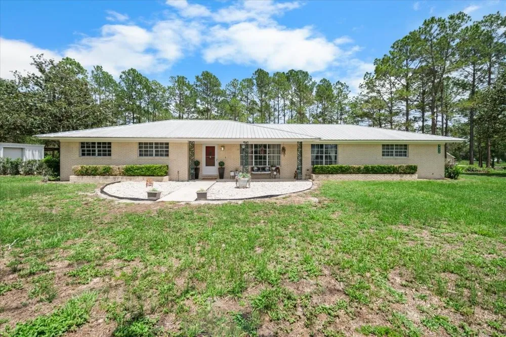 7422 S COUNTY ROAD 231 Lake Butler, FL 32054