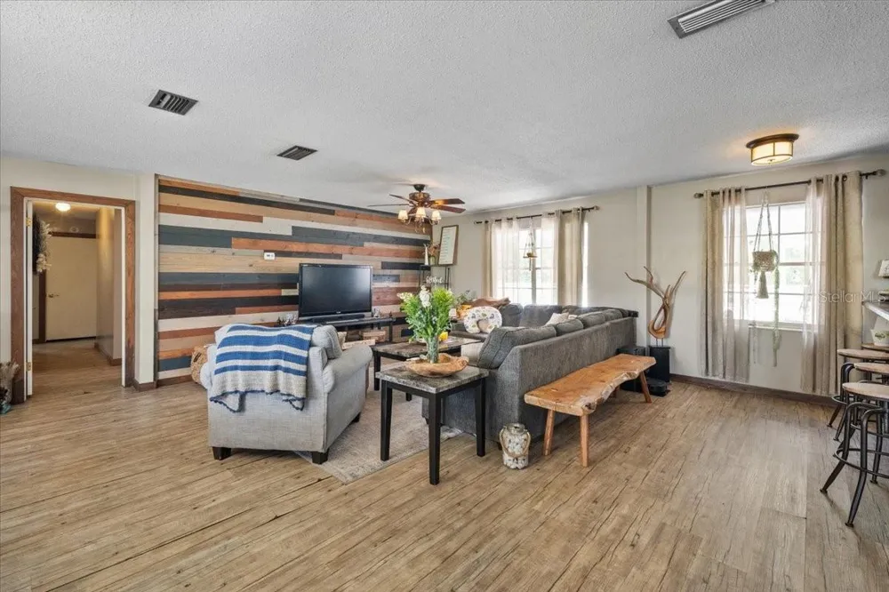7422 S COUNTY ROAD 231 Lake Butler, FL 32054