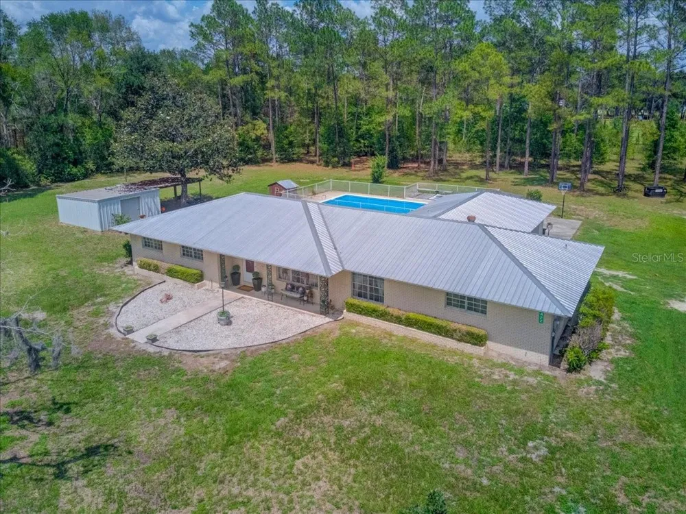 7422 S COUNTY ROAD 231 Lake Butler, FL 32054