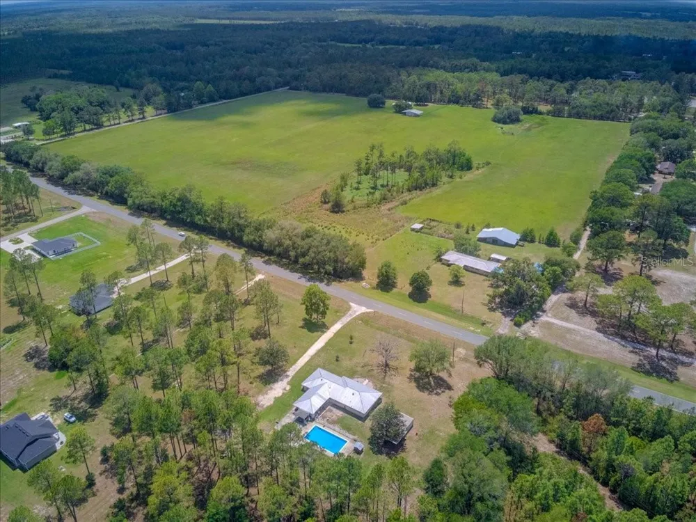 7422 S COUNTY ROAD 231 Lake Butler, FL 32054