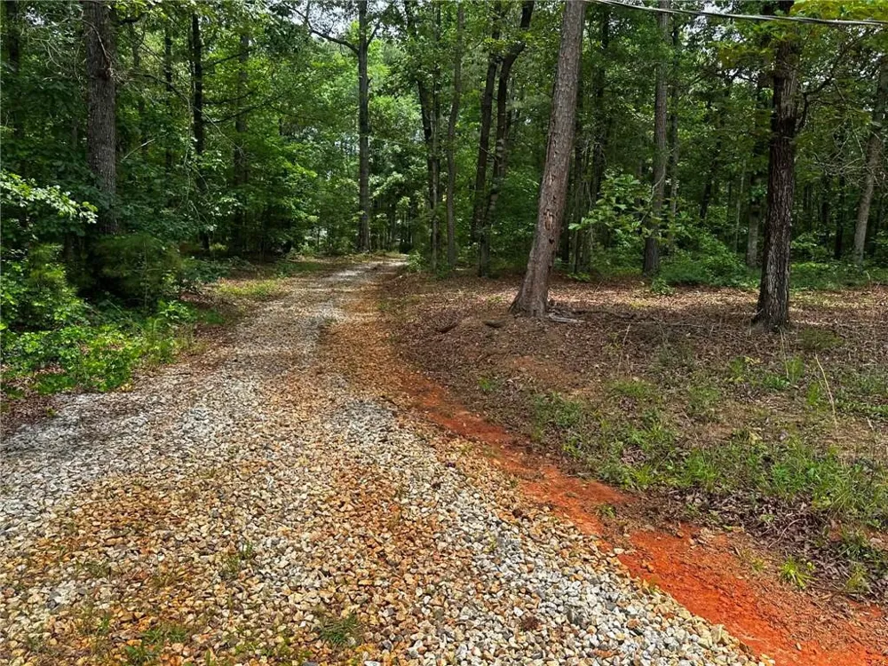 1957 Old Carnesville Road Commerce, GA 30530