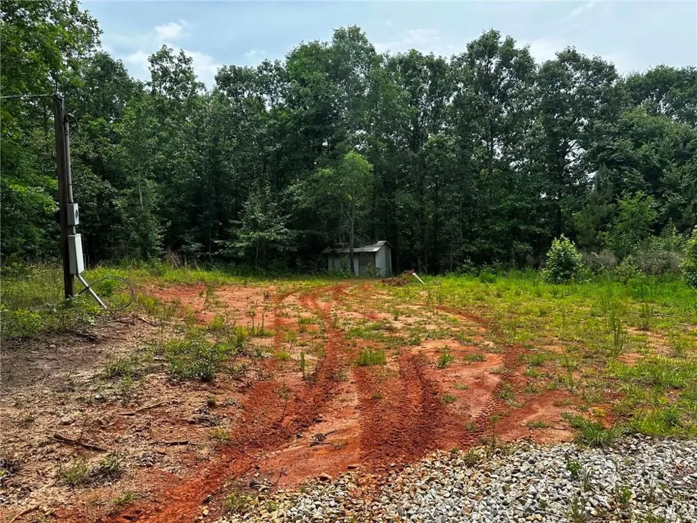 1957 Old Carnesville Road Commerce, GA 30530