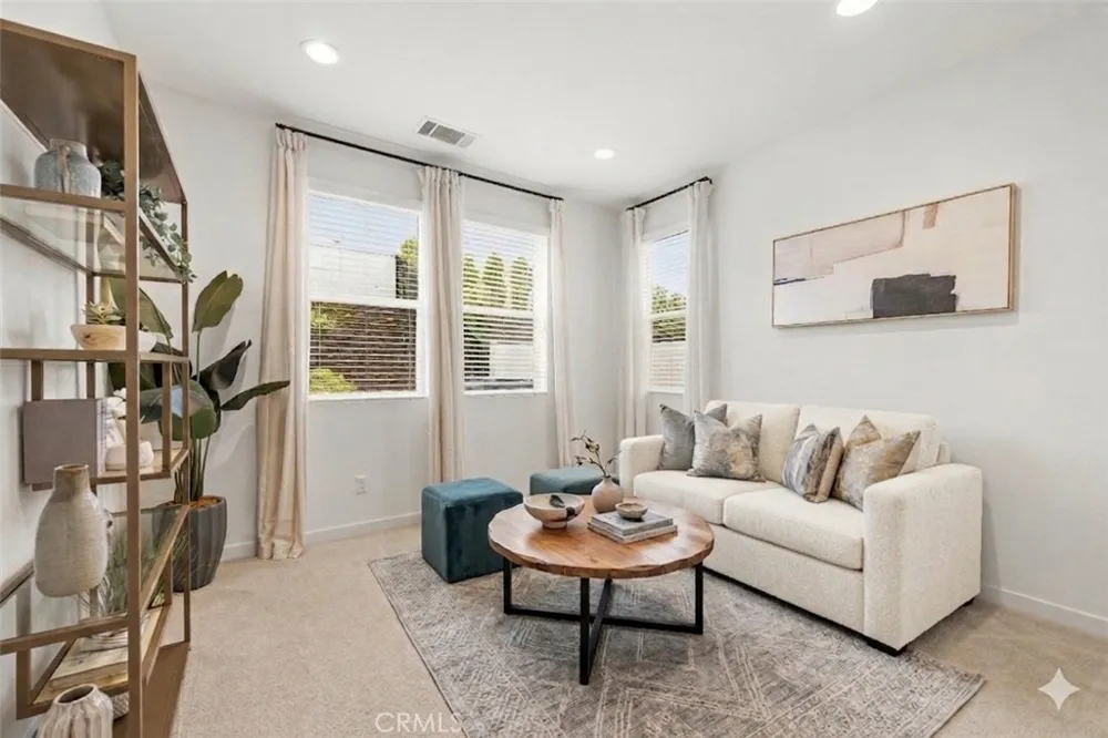 18135 Tableau Way Saugus, CA 91350