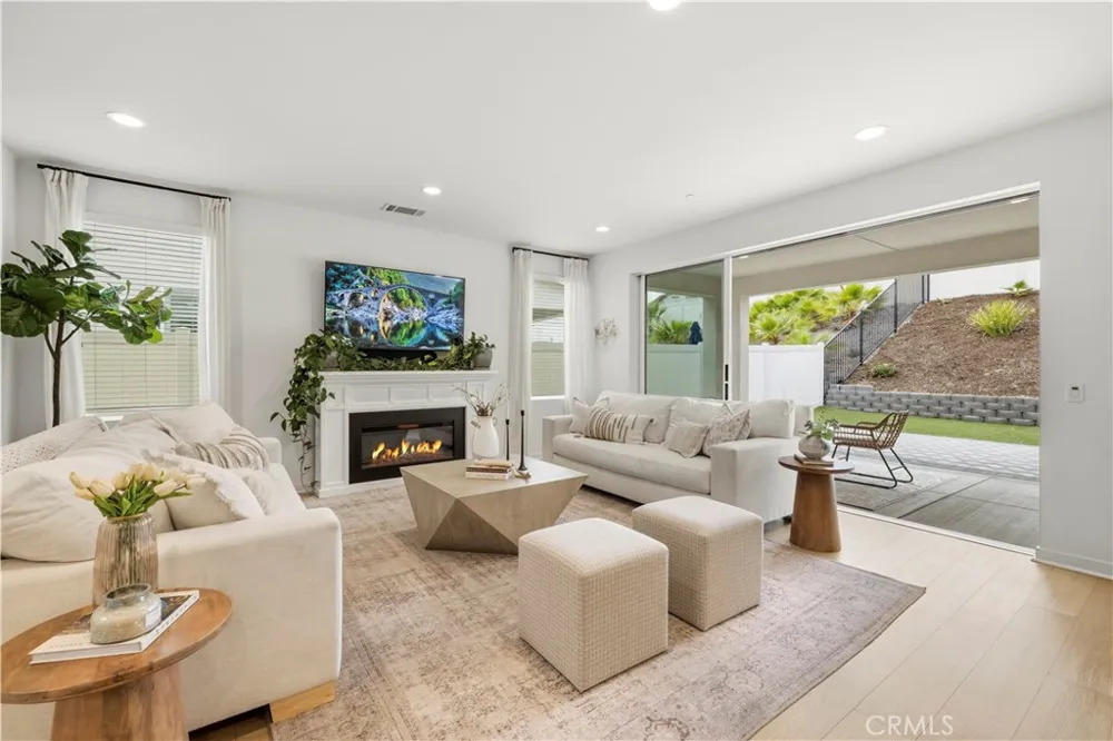 18135 Tableau Way Saugus, CA 91350