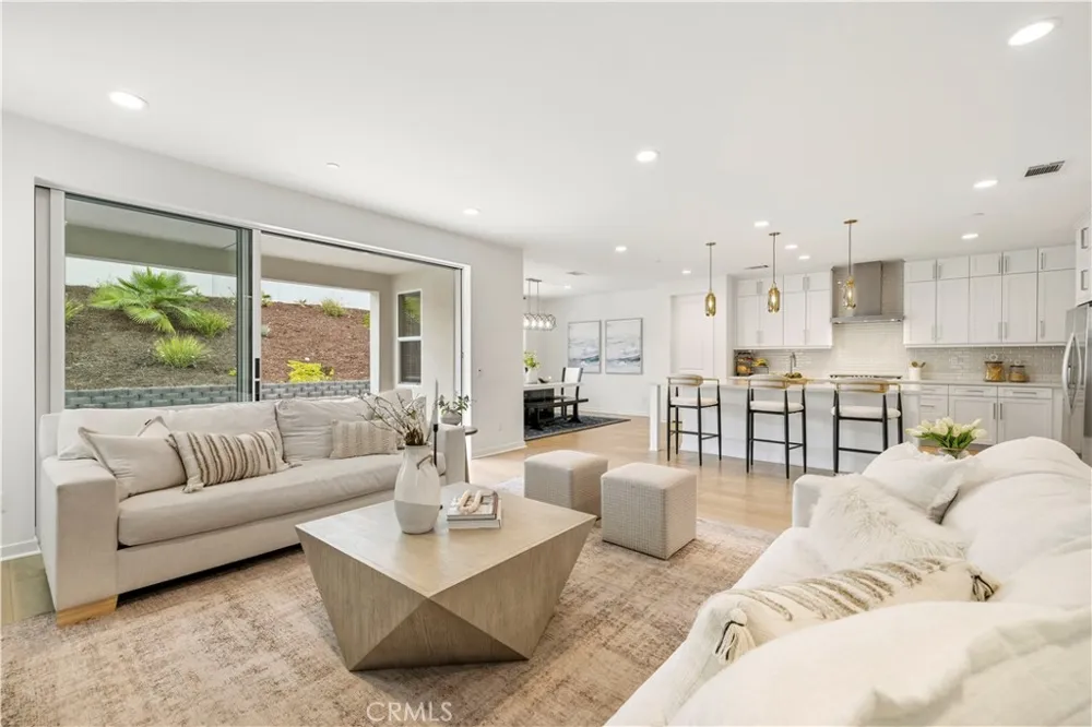 18135 Tableau Way Saugus, CA 91350